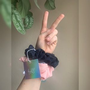 [BRAND NEW] Kaitlyn Bristowe Dew Edit Scrunchies